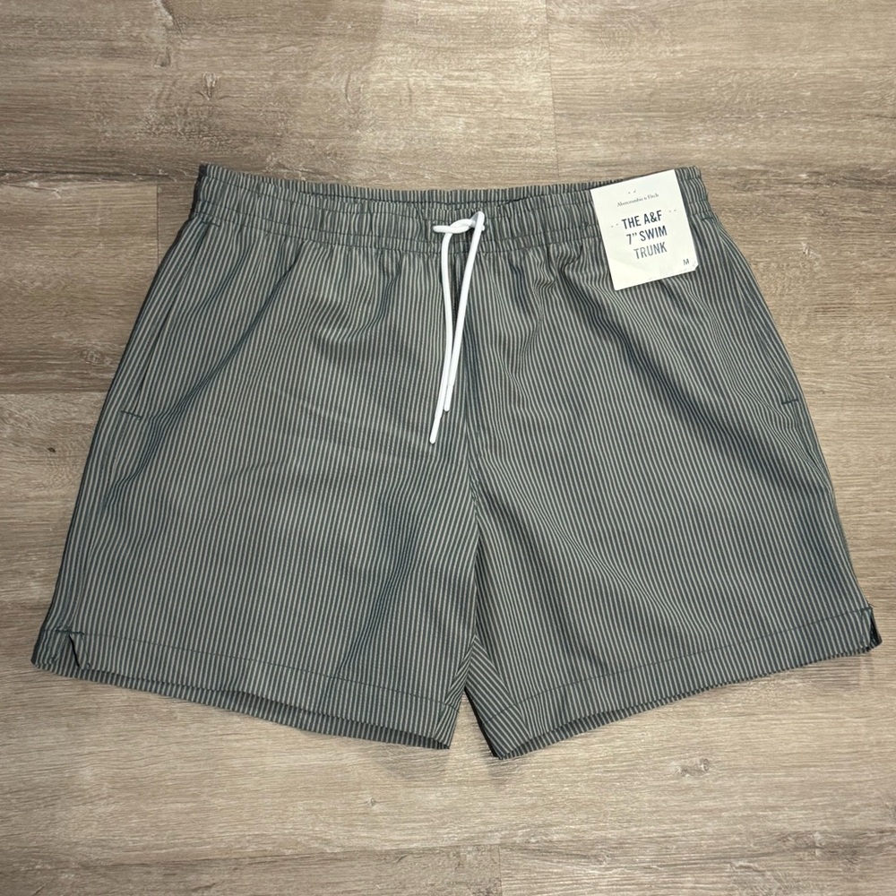 Abercrombie & Fitch Men's Olive Green Stripe Pull-On Seersucker Swim Trunk